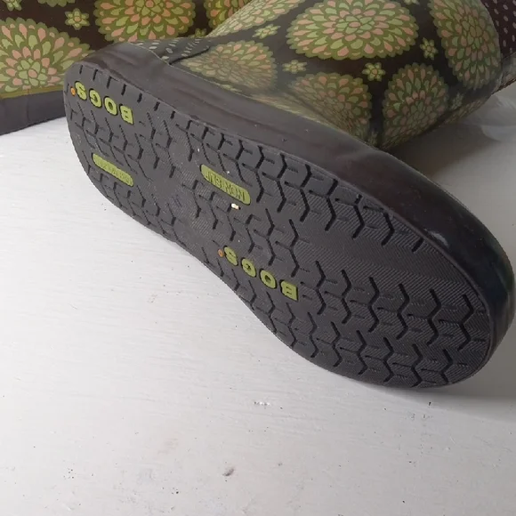 Floral Patterned Rain Boots - Picture 8 of 10